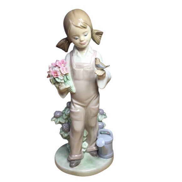 Lladro Figurine "SPRING GIRL" with FLOWERS BIRD & WATERING CAN #5217 Retired - Picture 2 of 15